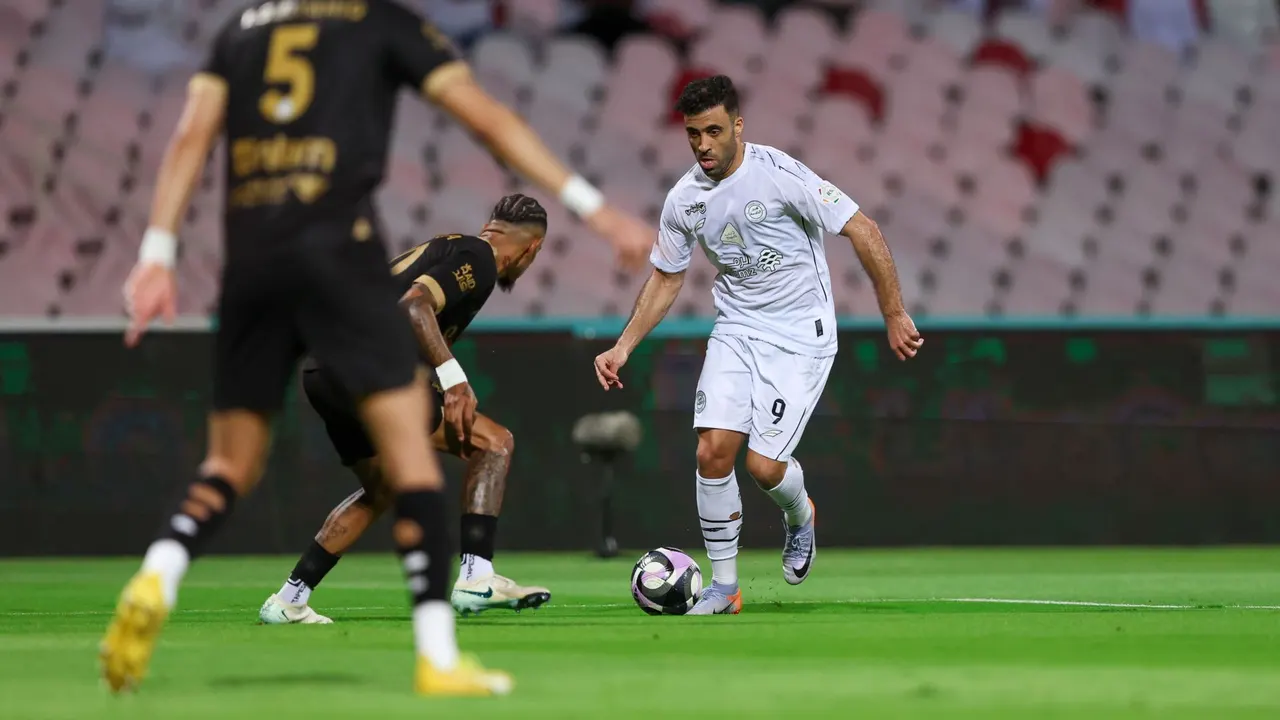 مدير الاتحاد السابق: “الكذب” سبب أزمات حمد الله.. وتعرض للظلم في جدة!
